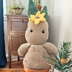 Jumbo Jake the mandrake amigurumi pattern by Cosmos.crochet.qc