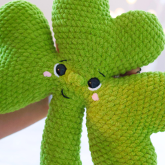 No Sew Shamrock  amigurumi pattern by Crocheniacs