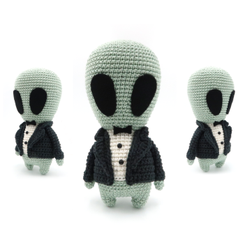 Alien inTuxedo amigurumi pattern by RoKiKi