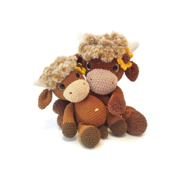 Evelyn Highland Cow amigurumi pattern by Crochetbykim