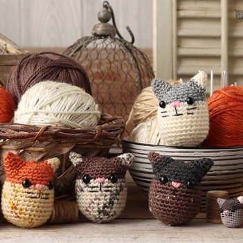 Cat Egg amigurumi pattern by Jen Hayes Creations