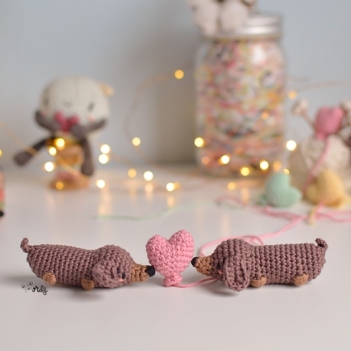 Mini dachshund amigurumi amigurumi pattern by O Recuncho de Jei