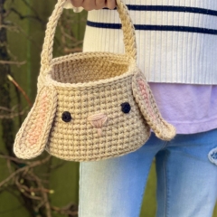 Bunny Easter Basket amigurumi pattern by Crochet to Play