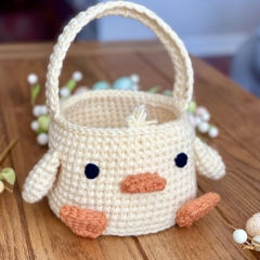 Chick Easter Basket amigurumi pattern by Crochet to Play