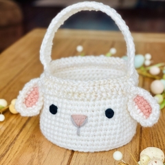 Lamb Easter Basket amigurumi pattern by Crochet to Play