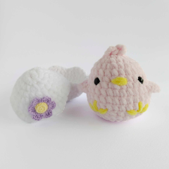 Flora and Daisy amigurumi pattern by The blue bobbin