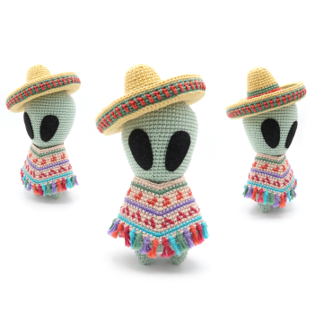 Alien in Mexico amigurumi pattern by RoKiKi