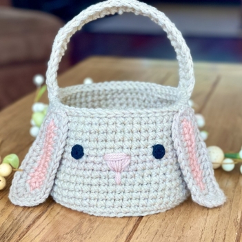 Bunny Easter Basket amigurumi pattern by Crochet to Play