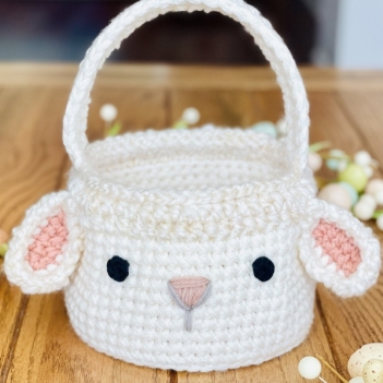 Lamb Easter Basket amigurumi pattern by Crochet to Play