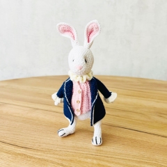 White rabbit amigurumi pattern by Fluffy Tummy
