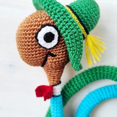 Lowly worm amigurumi pattern by Happy Coridon