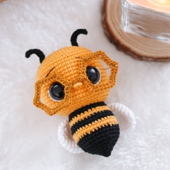 Bumblebella amigurumi by Crocheniacs