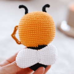 Bumblebella amigurumi pattern by Crocheniacs