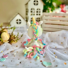 Ivy the Unicorn amigurumi by LovenikaDesign