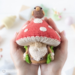 Mushroom Gnome ('Mini Kingdom') amigurumi by AradiyaToys