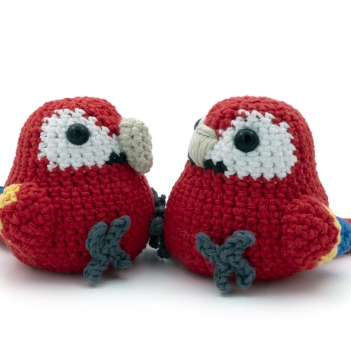 Scarlet Macaw amigurumi pattern by MevvSan