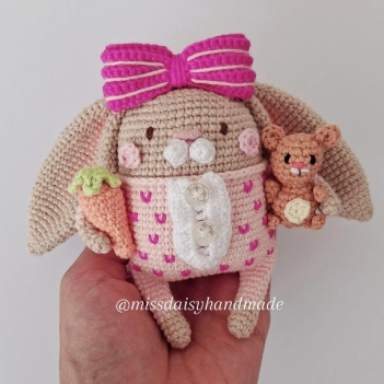 Ellie the Bunny amigurumi pattern by Miss Daisy Handmade