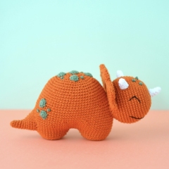Trevor the Triceratops amigurumi pattern by Elisas Crochet