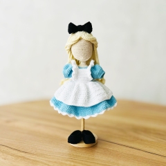 Alice outfit amigurumi pattern by Fluffy Tummy