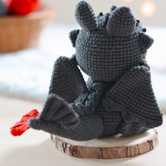 Toothless amigurumi by Crocheniacs