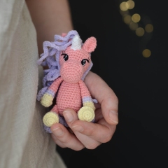 Lovit the unicorn amigurumi pattern by Plączenitka