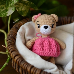 Tola the teddy bear amigurumi pattern by Plączenitka