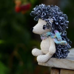 Louis the hedgehog amigurumi pattern by Plączenitka