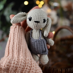 Lucjan the bunny amigurumi pattern by Plączenitka