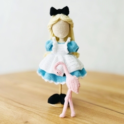 Alice outfit