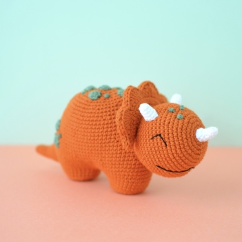 Trevor the Triceratops amigurumi pattern by Elisas Crochet