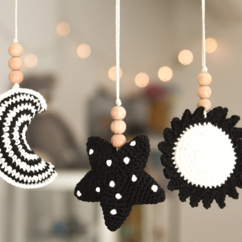 Crochet Sun, Moon and Star Baby Gym amigurumi pattern by lilleliis