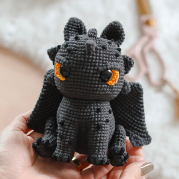 Toothless amigurumi pattern by Crocheniacs