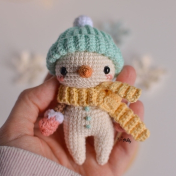 Lumi the snowman amigurumi pattern by O Recuncho de Jei