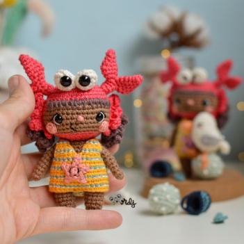 Valentina the crab girl amigurumi pattern by O Recuncho de Jei