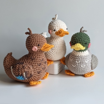 Duckling amigurumi pattern by schrahki