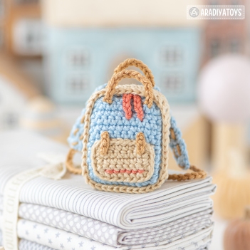 Sadie's Backpack (Doll Accessories) amigurumi pattern by AradiyaToys