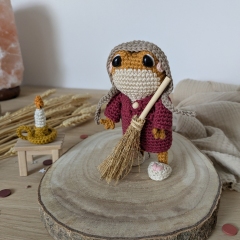 Frog's night outfit amigurumi by La Fabrique des Songes