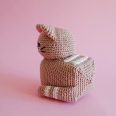 Loaf Cat amigurumi pattern by Cara Engwerda