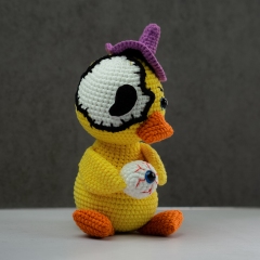 Vesper the Creepy Duck amigurumi pattern by Lennutas