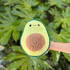 No-Sew Giant Avocado amigurumi pattern by Curiouspapaya