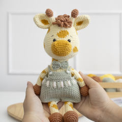 Gil, the giraffe amigurumi pattern by GatoFio