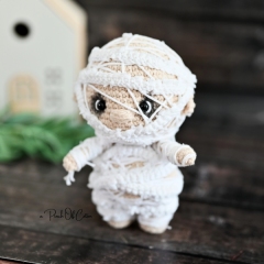 Charlie the Mummy amigurumi pattern by apinchofcotton