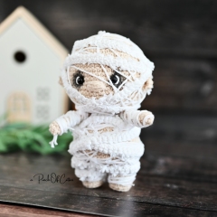 Charlie the Mummy amigurumi by apinchofcotton