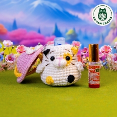 Calico cat lip balm holder amigurumi pattern by Co Tam Crafts