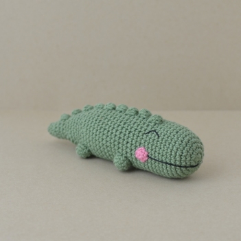 Louie the alligator amigurumi pattern by Elisas Crochet