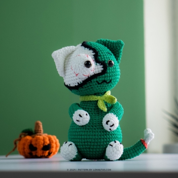 Salem the Creepy Cat amigurumi pattern by Lennutas