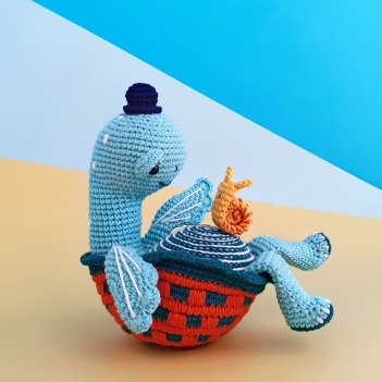 Marcus the Turtle amigurumi pattern by Natura Crochet