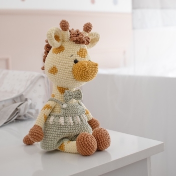 Gil, the giraffe amigurumi pattern by GatoFio