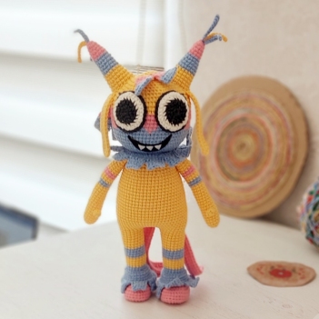 Yatta the Pinata amigurumi pattern by Iryna Zubova