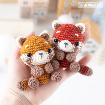 Red Panda Roxy amigurumi pattern by AradiyaToys